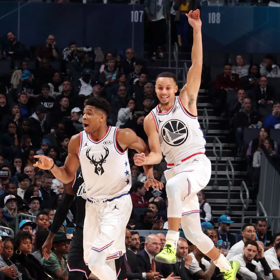 巴萨临时更换发布会人选，德容让位马丁内斯