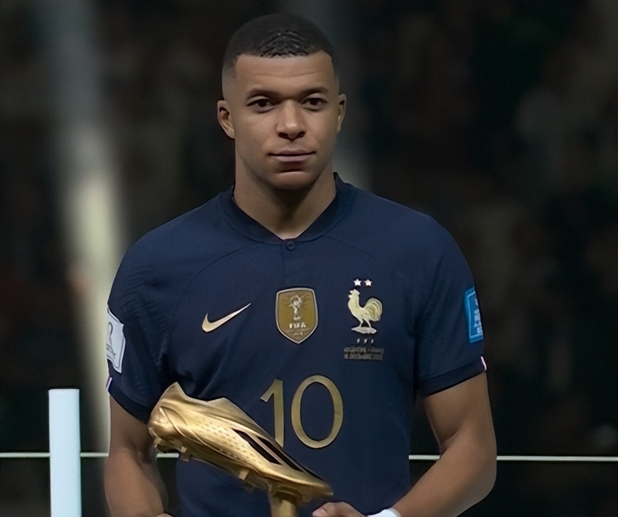 澳超半场：塔普破僵，图雷扳平，中央海岸水手1-1悉尼FC