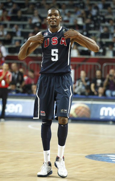 欧冠淘汰赛进30球有多难？仅4人做到，莱万上榜，C罗领先梅西18球