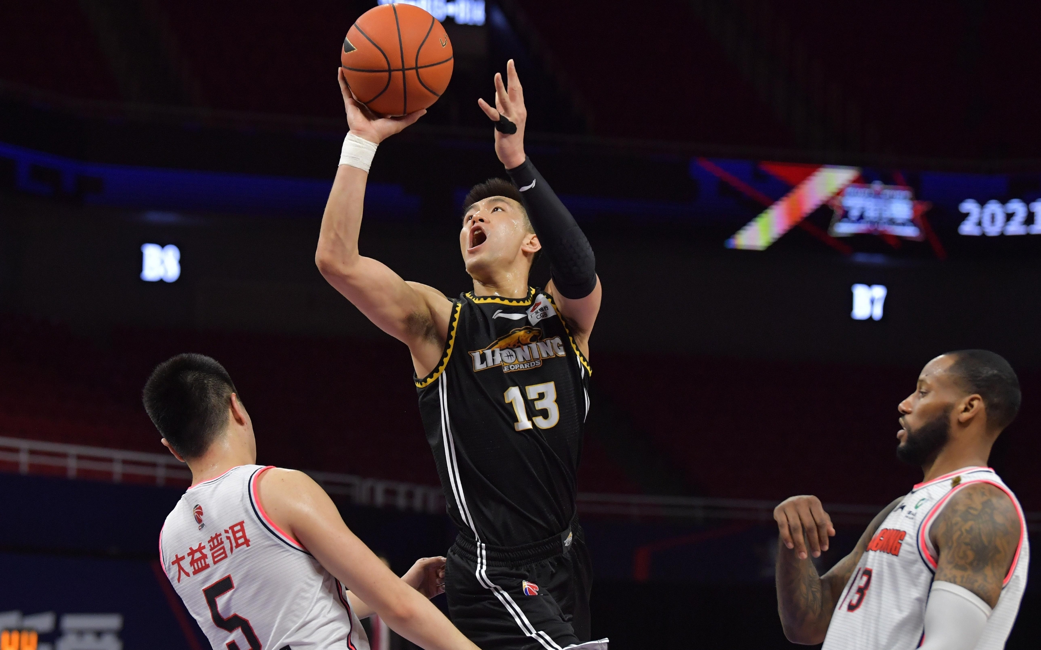 ＂今晚八点锁定早鸟福利！AVA新头盔游侠·破界登场