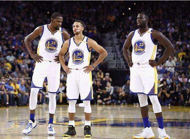 冰雪狂欢，豪礼拉满！《闪烁之光》冰雪嘉年华版本重磅上线！