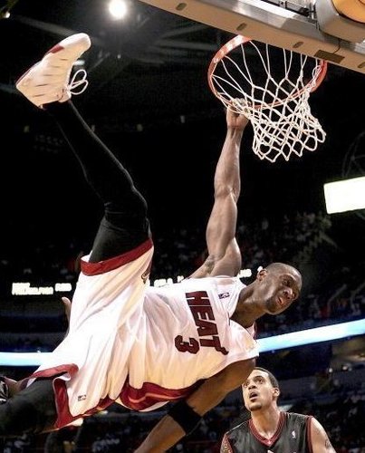 为什么竖条纹球衣能通过视觉分散投手注意力