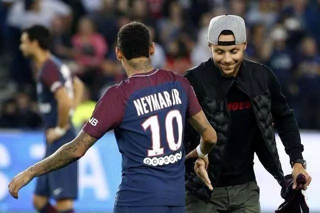 2025 年 11 月：蓝鸟队小格雷罗向球迷发表感言，承诺 2026 赛季将带回冠军